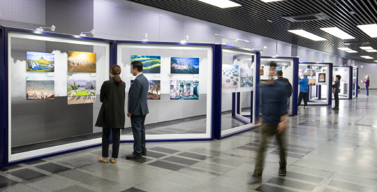 대한항공은 10월 27일~11월 19일 서울 국립중앙박물관 나들길에 여행사진 공모전 수상작품을 전시한다고 27일 밝혔다.<대한항공 제공>